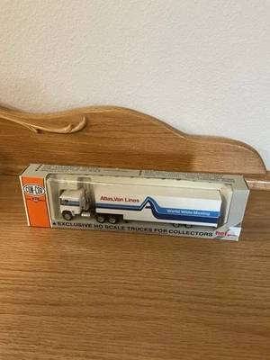 CON-COR #0004-001042 TRACTOR & MOVING VAN TRAILER ATLAS VAN LINES HO SCALE - Image 1 of 2