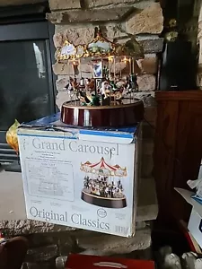 WORKING MR. CHRISTMAS ORIGINAL CLASSICS CAROUSEL - PLAYS 30 SONGS ! - Picture 1 of 7