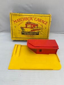 MATCHBOX / LESNEY MG1 PLASTIC GARAGE & SHOW ROOM WITH BOX NO END FLAPS