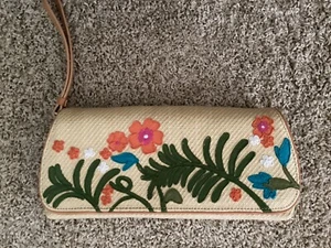 Cole Haan Bolso sin asas de paja Floral Bordado Correa Cierre magnético NUEVO - Imagen 1 de 4