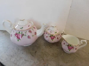 Royal Albert NEW COUNTRY ROSE TEESERVICE - TEEKANNE SAHNEKÄNNCHEN MIT ZUCKERBEZUG - Bild 1 von 5