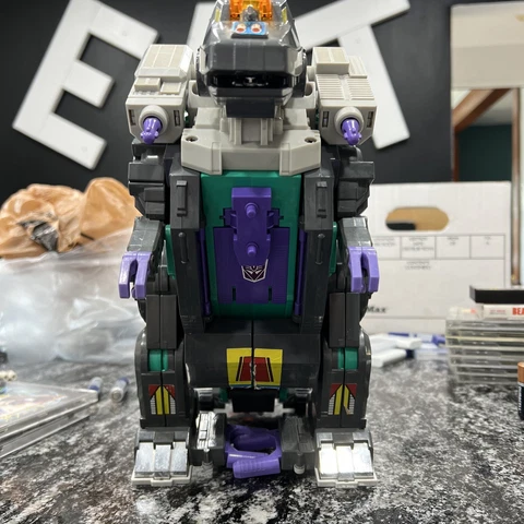 G1 Transformer Trypticon 1986 - INCOMPLETE FOR PARTS - Hasbro w/o Battery Cover Cover