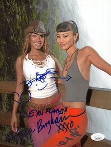 Foto firmada a mano "Sexy ~ Modelos" de Bai Ling & Traci Bingham (CERTIFICADO DE AUTENTICIDAD JSA) - Imagen 1 de 2