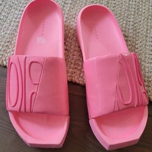 Women's Jordan Pink NOLA Sandals Sz 9 - Picture 1 of 7