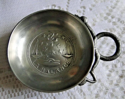 Taste vin ancien étain d'art titre légal signe zodiaque BALANCE anses serpent - Photo 1/4