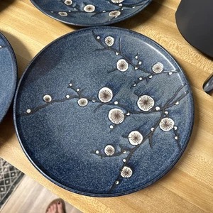 Platos del mercado mundial (4) flor de cerezo hechos en Japón gres azul cobalto - Imagen 1 de 7