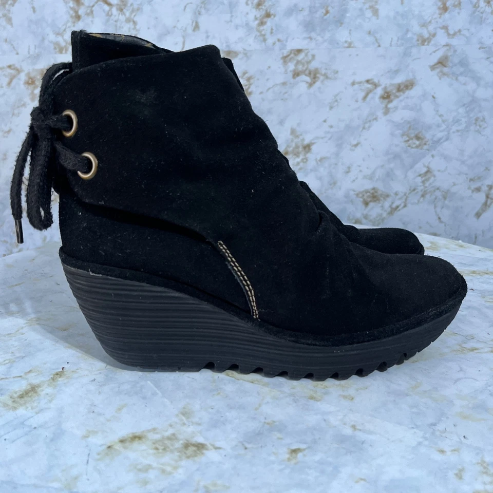 Fly London Yama 39 女式 8 码鞋黑色麂皮绒舒适楔形踝靴 — 第 1/4 张图片