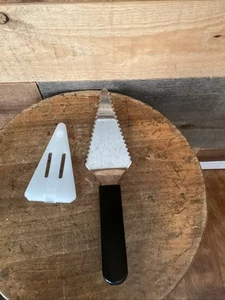 Pampered Chef - Slice N Serve - Serrated Pie Cake Cutter Server w/Cover - Bild 1 von 10
