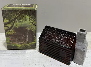 Decantador vintage Avon Homestead cabaña de troncos campo salvaje después del afeitado con caja vacía - Imagen 1 de 10