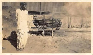 Bombay India Burning Ghats fotografia originale 3,5 x 5,5" - Foto 1 di 1