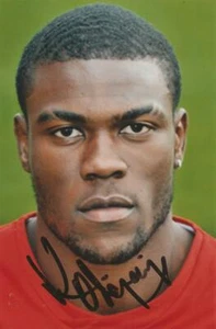 FOTO RETRATO 6x4 firmada por Kayode Odejayi de Barnsley: + certificado de autenticidad - Imagen 1 de 1