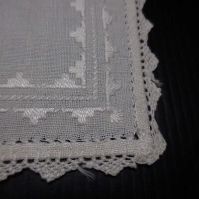 Tischset Vierkantig Weiß Leinen Stickerei Spitze Art Déco 1930 Tisch Einrichtung - Bild 1 von 4