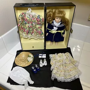 MUÑECA Lasting Impressions Companion Collection 12" con estuche maletero + 2 trajes adicionales - Imagen 1 de 10