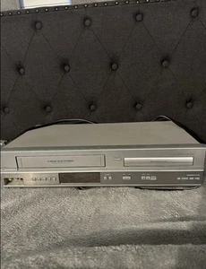 Philips DVP3150V/37 4 Head Hi-Fi VCR/DVD Combo Player No Remote Tested / Works - Picture 1 of 2