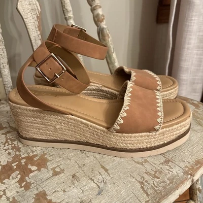 Sandalias Soda Talla 10 Alpargatas Cuero Tostado Correa al Tobillo Plataforma Cuña        Foto 1 de 4