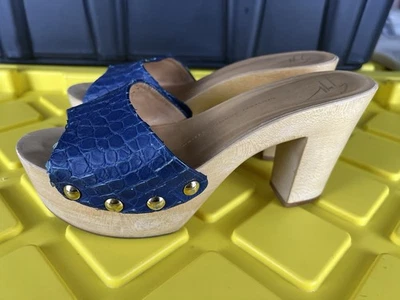 Zuecos Giuseppe Zanotti azul marino talla 38,5/8,5 cuero con relieve de cocodrilo punta abierta Foto 1 de 4