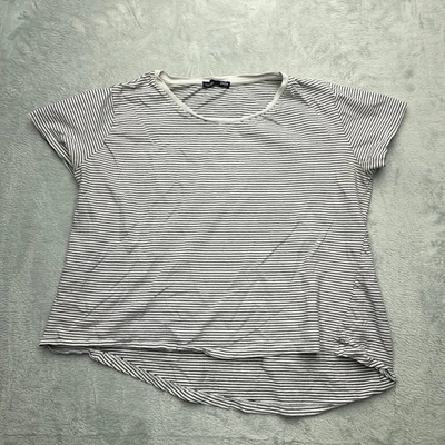 Camiseta informal de manga corta a rayas medianas de ZARA para mujer Foto 1 de 4