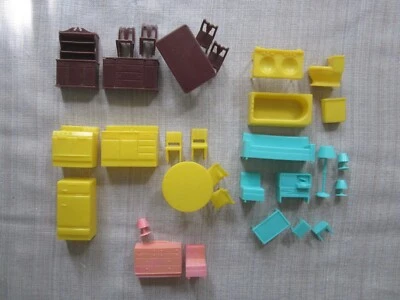 Vintage Plastic Dollhouse Furniture Eagle Toys Dresser Bed Tables Stove Tub Sofa Foto 1 de 4