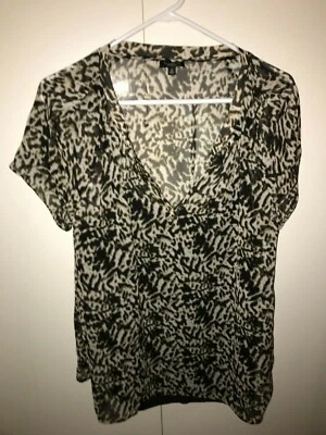 Blusa Talbots cinza estampa de leopardo listra manga curta transparente com por baixo da camisa tamanho 12 - Imagem 1 de 3