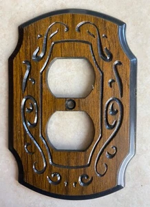 Star P&P Wall Socket Cover Plate Vintage Plastic Farmhouse Woodgrain Look - Picture 1 of 2