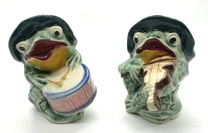 Instrumentos de tocar vintage de ranas antropomórficas de Japón, pimientos y agitadores - Imagen 1 de 12