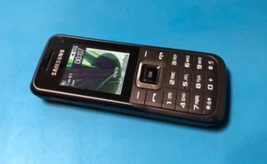 Samsung E2100B Handy, schwarz, 02 & Tesco, kompakt Retro günstiger Ersatz! - Bild 1 von 5