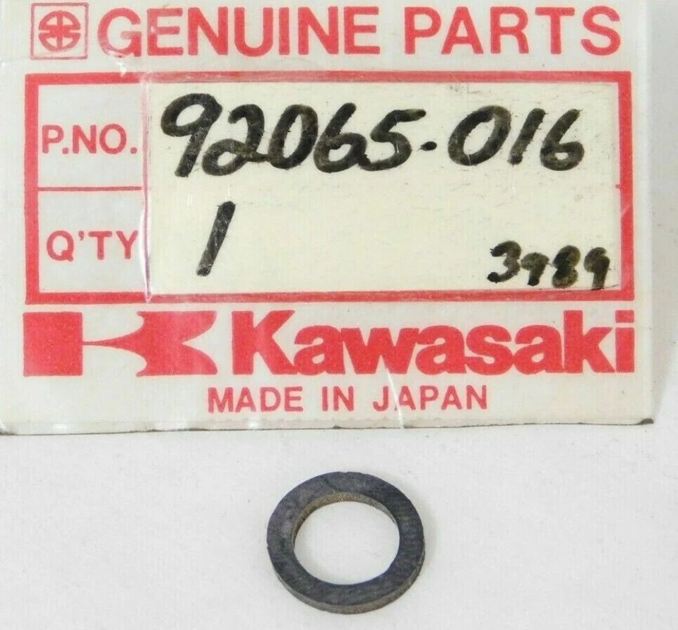 Junta de válvula Petcock de gas combustible OEM 92065-016 NOS 66-69 Kawasaki C2 J1 D1 G3 Foto 1 de 4