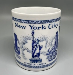 Taza vintage de la ciudad de Nueva York monumentos azules y blancos - Imagen 1 de 7