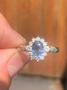 18ct gold diamond cornflower blue sapphire cluster ring - Picture 1 of 9