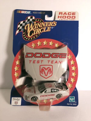 Coche Dodge Test Team 2001 Winner's Circle serie "Race Hood" escala 1:64 Foto 1 de 4