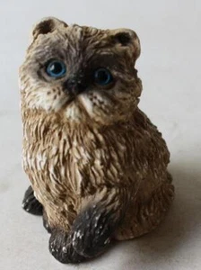 Cat Figurine 1986 Sandcast Art Blue Eyes Paw Up Sitting Little Cutie Unmarked -- - Picture 1 of 1