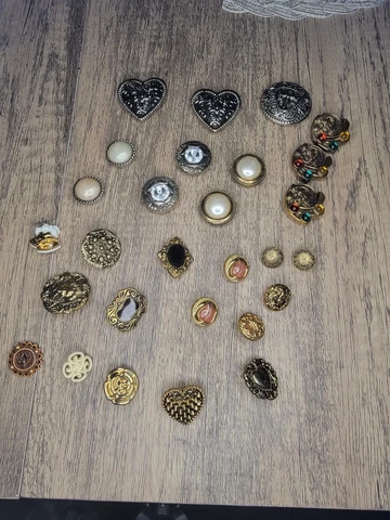 Lot Of 28 Vintage Victorian and Mix Buttons Plastic Arts and crafts Cover