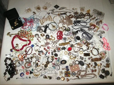 Modeschmuck Konvolut Posten ca. 2,23 Kilo + 2 Schmuckkästchen - Bild 1 von 4