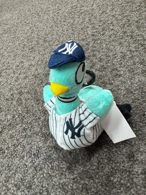New York Yankees Mo Willems Pigeon Key Chain SGA Plush 4-Inch 7/13/25 - Image 1 of 4