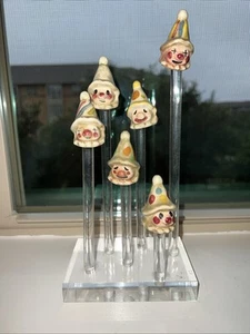 Vintage Acryl Aufsteller mit 6 Porzellan Clown Gesichtern 4,5 "X 9,5" - Bild 1 von 12