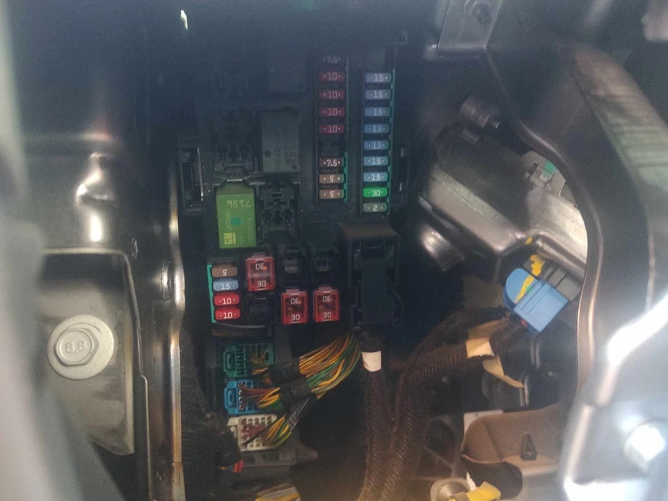 16 BUICK ENCORE Cabin Fuse Box - Image 1 of 1