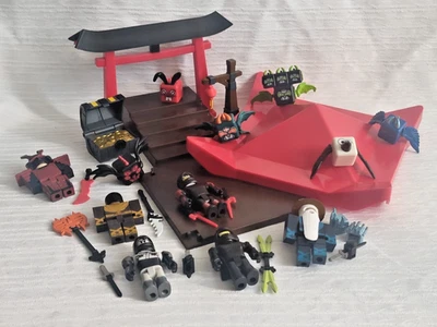 Lote Figuras Juguetes Roblox Figuras de Acción y Accesorios 1 Código 1x1x1x1 Piezas Ninja Foto 1 de 4