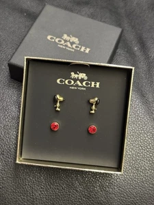 Set orecchini Coach X Peanuts Snoopy borchie e cristalli 6133 multicolore nuovi con scatola - Foto 1 di 7