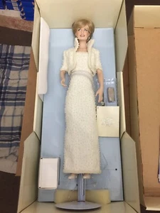Franklin Como Nuevo DIANA Princesa de Gales Porcelana Blanco Cuentas Vestido Joyería Du - Imagen 1 de 6