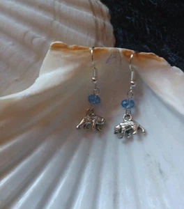 Pendientes oso polar, diseño oso hechos a mano con cuentas de cristal azul bolsa de regalo gratis - Imagen 1 de 4