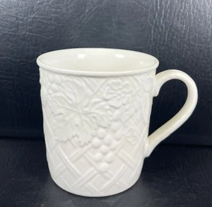 Taza Mikasa Inglés Campo Fruta Blanca Múltiples Disponibles - Imagen 1 de 7