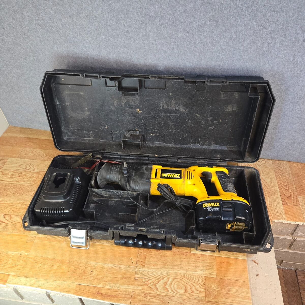 DEWALT Reciprocating Saw Cases for sale | eBay DEWALT Reciprocating Saw Cases for sale | eBay