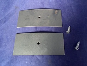 Chevy 1957 placa de cubierta de lámpara de respaldo y tornillos EE. UU. - Imagen 1 de 2