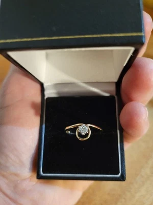 Vintage Solid 9ct Yellow Gold Ring Size N Star Set Diamond Arty Dainty Bohemian - Image 1 of 4