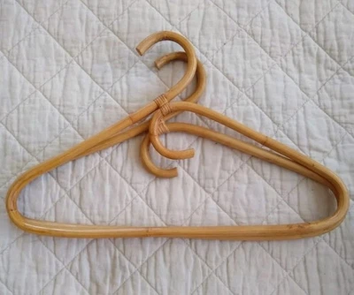 2 Perchas de Abrigo Vintage Originales Años 70 Bambú Ratán Par Groovy Boho Foto 1 de 4