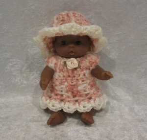 Passend für 5" BERENGUER BABY #22 Häkelkleid & Mütze Set, Handarbeit Kleidung Set - Bild 1 von 4