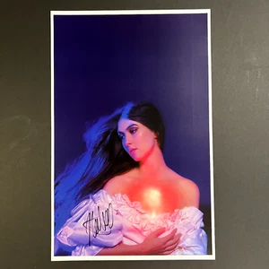 Póster firmado de Weyes Blood And in the Darkness Hearts con prueba exacta (autógrafo) - Imagen 1 de 4
