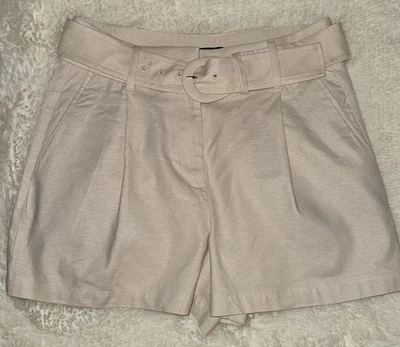 Pantalones cortos de vestir Express 6 cintura alta de lino con cinturón color marfil bolsillos laterales en muy buena condición Foto 1 de 4