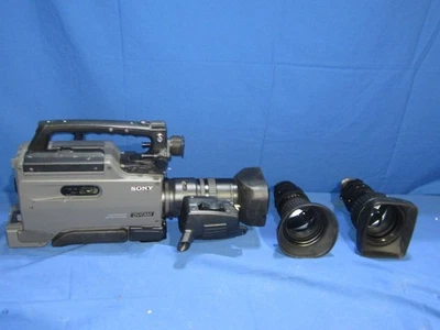 Sony DSR-250 DVCAM Camcorder With Viewfinder- Microphone AS IS NO BATTERY - Image 1 of 4