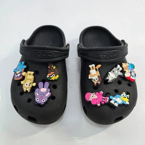 Crocs Classic Clogs Black Kids Size C9 Bluey Charms - Picture 1 of 5